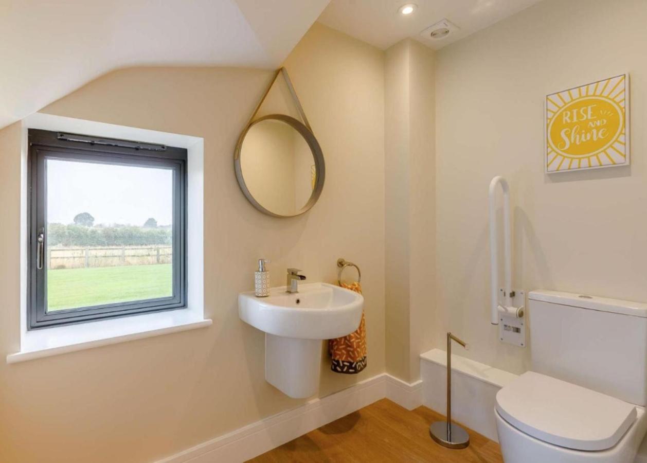 Fawn Cottage Disabled Adapted 3 Bedroom Hot Tub Coughton Exteriör bild